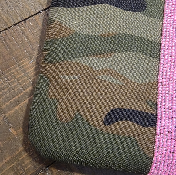 Tiana New York Camo & Beaded Zipper Pouch - Picture 11 of 12